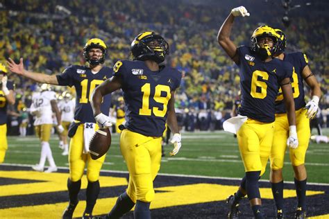 Michigan Football: Thoughts on Wolverines 2021 WR recruiting