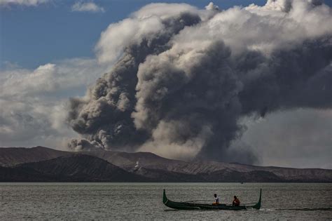 Taal volcano eruption update LIVE: Thousands flee as another province ...