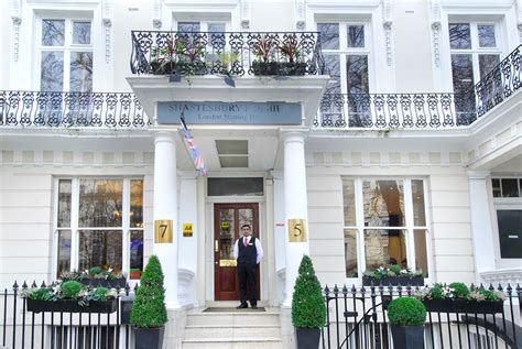 Discover now one of the most interesting hotels in the Notting Hill are of London, As we have ...