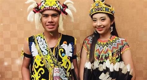 King Baba and King Bibinge, Kalimantan Traditional Clothing