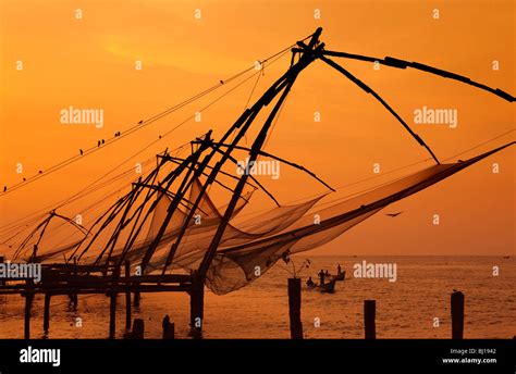 India, Kerala, Kochi, Fort Cochin, seafront, Chinese Fishing Nets at ...