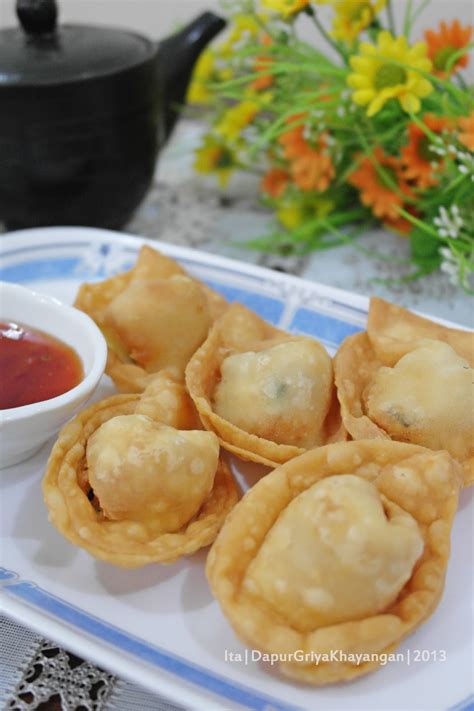 Dapur Griya Khayangan: Membuat Kulit Pangsit Sendiri (Homemade Wonton Wrappers)