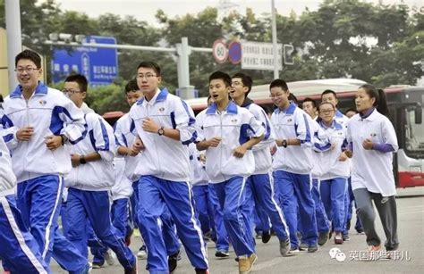 还在吐槽中国校服丑？最近有韩国人表示好想穿|校服|舒服|松松垮垮_新浪新闻