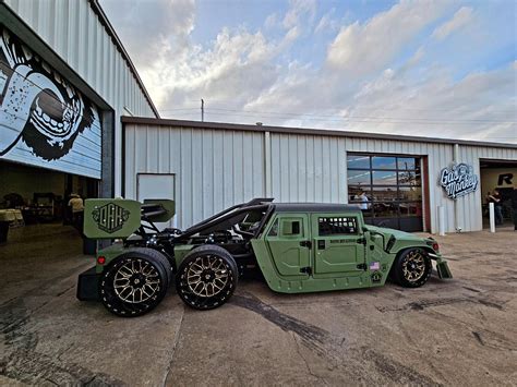 The 'World's First 6x6' Humvee Has a Hellcat V8 Under the Hood and an Aircraft Wing! - autoevolution