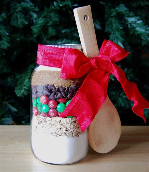 Christmas Cowboy Cookies in a Gift Jar | Cooking Mamas