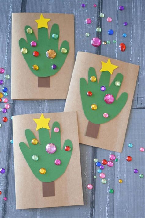 15 Fun Christmas Crafts for Kids - Make these fun crafts for kids - Chicfetti