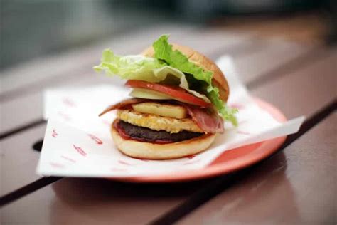 Sasebo Burger (佐世保バーガー) - Food in Japan