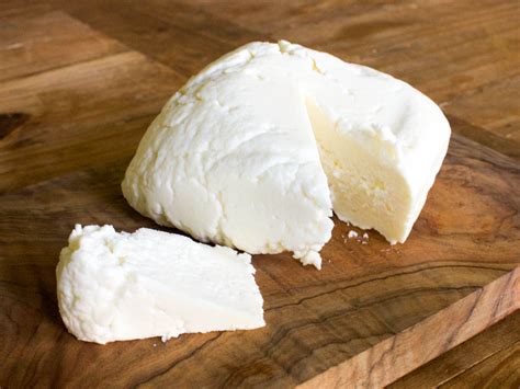 How to Make Queso Fresco, the World's Easiest Cheese | Lebensmittel essen, Hausgemachter käse ...