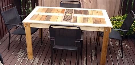 Ana White | Modified Outdoor Pallet patio table - DIY Projects