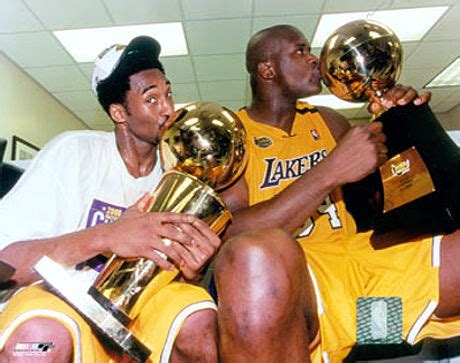 Lakers Universe - Kobe Bryant Picture Kissing 2000 Trophies