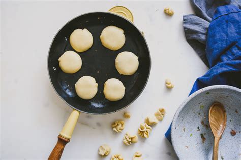 鲜肉月饼 – 中秋节 SuZhou Style Pork Mooncake for Mid-Autumn Festival » Betty L