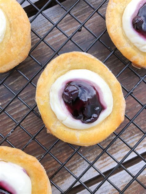 This EASY Pillsbury crescent roll recipe has cream cheese, blueberry ...