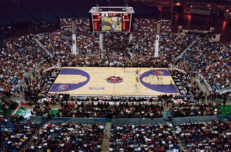 3rd Nov 1995 - The Raptors played their first game in front of 33,000 ...