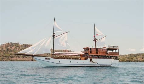 Sewa Kapal Phinisi Vidi Liveaboard Labuan Bajo, Design Klasik Bikin Sailing Asik