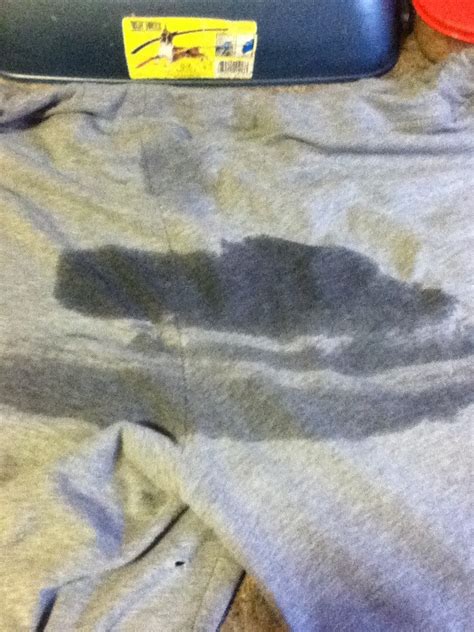 The wet spot on my pants kinda looks like lips : slightlyinteresting