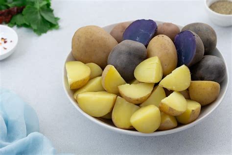 How to Boil Potatoes Recipe (Whole and Cubed) - Yellow Chili's