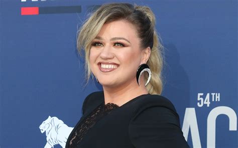 Kelly Clarkson Net Worth - FanBolt