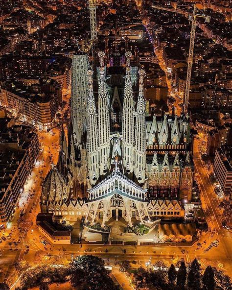 ~ 💛🌹 #nightpic #sagradafamilia Barcellona, Spain 🇪🇸 ~ 📸 Phot | Kathedraal, Spanje, Barcelona