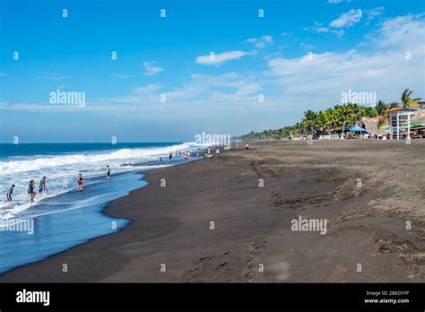 People enjoying the surf and sand at Monterrico Beach, Guatemala Stock ...