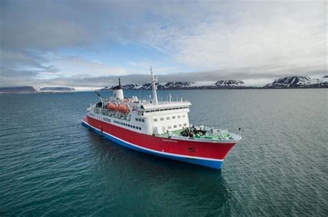 Expedition Cruise Ship, Arctic - LiveAboard.com