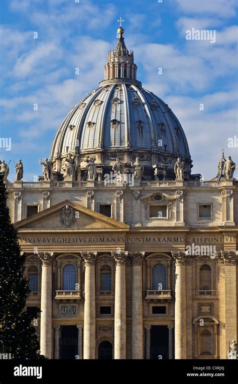 Rome Italy Saint Peter's Square Statues Stock Photos & Rome Italy Saint Peter's Square Statues ...