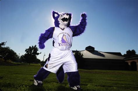 New Mascot at the College of Idaho | Photo Gallery | idahopress.com