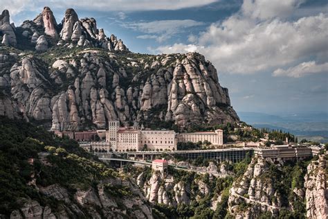 Santa Maria De Montserrat Abbey Spain 4K wallpaper