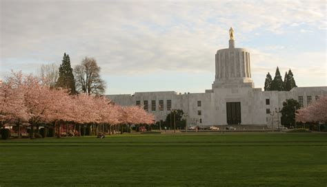 Salem Scavenger Hunt: Oregon's Beautiful Capital | Let's Roam