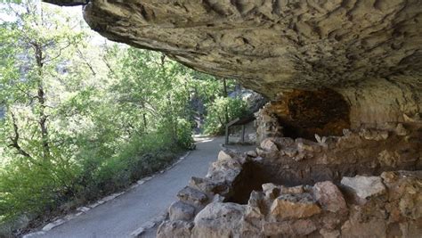 Walnut Canyon National Monument hiking trails