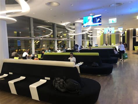 LIS: TAP Premium Lounge Reviews & Photos - Terminal 1, Lisbon Portela Airport | LoungeBuddy