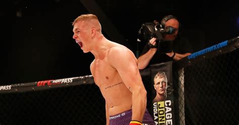 Cage Warriors champion Ian Garry announces UFC signing : r/MMAMedia