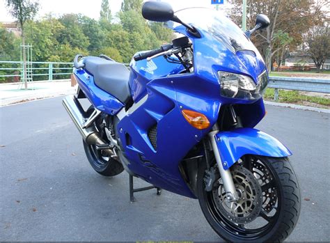 2000 Honda VFR800F - Moto.ZombDrive.COM