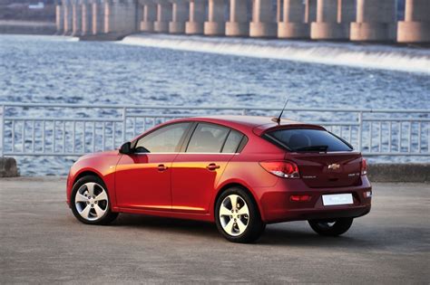 Chevrolet Cruze Hatchback Released Before Geneva - autoevolution