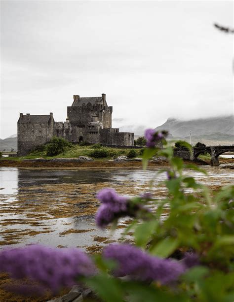 Eilean Donan Castle Near the Isle of Skye - Annie Fairfax