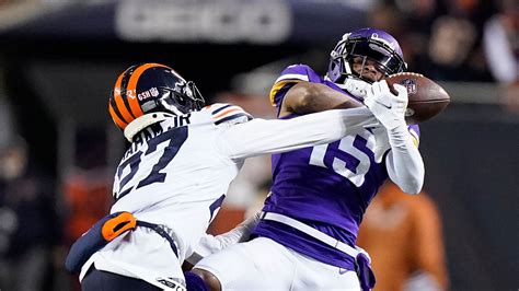 Minnesota Vikings 17-9 Chicago Bears: Vikings into NFC playoff picture ...