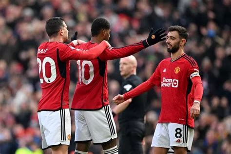 Manchester United vs Everton live highlights and reaction as Fernandes ...