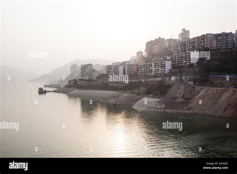 Yangtze river pollution hi-res stock photography and images - Alamy