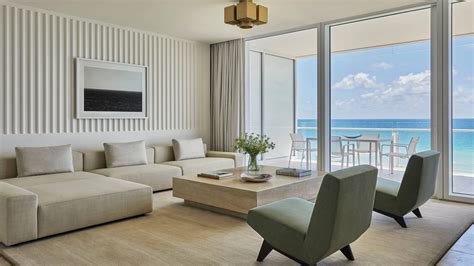 Hotel Suites Miami Beach Area | Luxury Rooms | Four Seasons Surfside