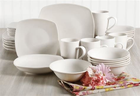 Fine Porcelain Dinnerware Sets — Madison Art Center Design