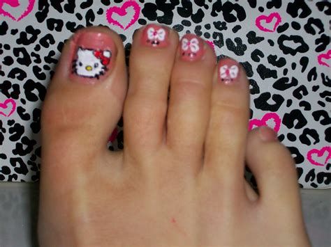 If you can dream it - you can do it.: Hello Kitty nail art.