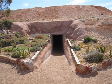 to escape heat of Central Australia - another coober pedy underground house? | Underground homes ...