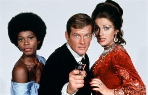 Live and Let Die Movie Review 1973 - James Bond 007 - The original ...