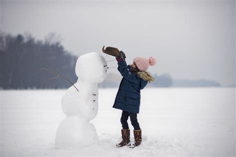 How to Build a Snowman - Snowman Making Tips