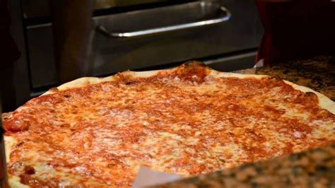 New York-Style Pizza: An Iconic and Delicious Meal (2020)