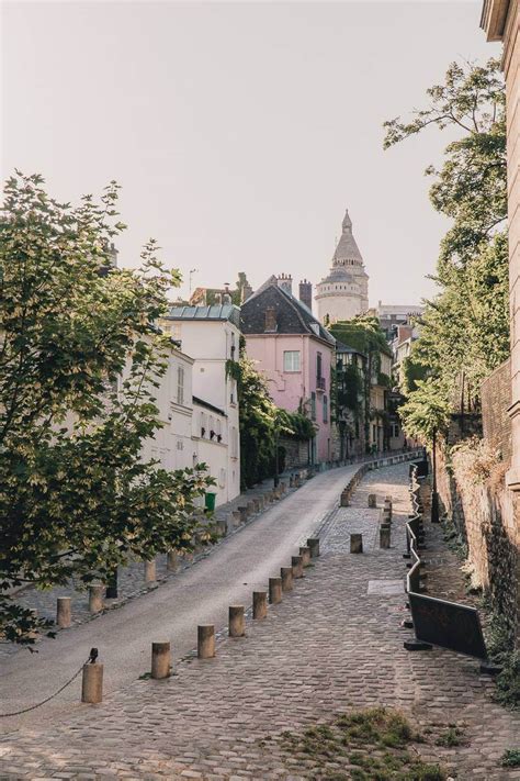 Ultimate Montmartre Walk: How to Get Super Dreamy Paris Photos