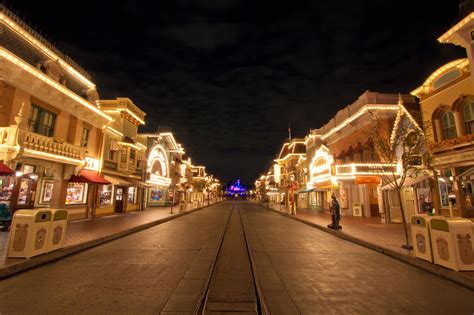 Free Christmas Street Wallpapers | Disneyland main street, Disney honeymoon, Disneyland