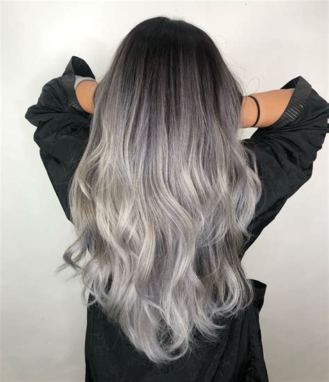 Ash Grey Balayage | Cabello tintes de moda, Puntas de pelo teñidas, Tintes para cabello largo