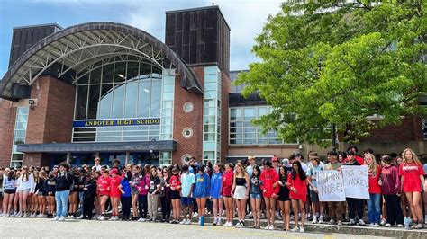 Andover High School students organize walk out | News | andovertownsman.com