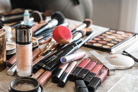 Building Your Professional Makeup Kit: A Guide for Beginner Makeup ...