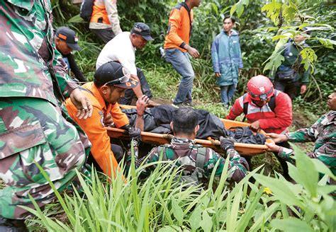 Korban Erupsi Gunung Marapi Ditemukan 1,5 Km dari Kawah - Rakyat Aceh